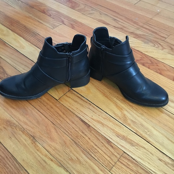 Easy Living Black Ankle Boots - Picture 3 of 6